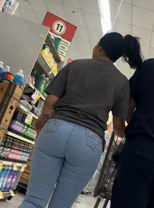 Juicy🍑 latina in tight jeans