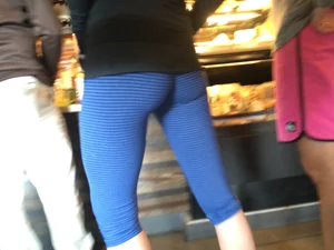 Starbucks booty and gap in striped blue leggings while in line