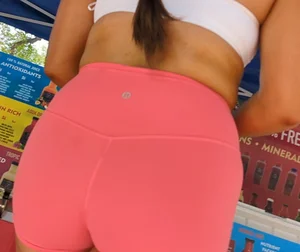 One of the best booty i’ve ever capped pink legging shorts (OC)