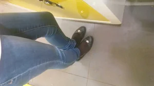 Hot Skinny Legs in Tight Jeans and Flats