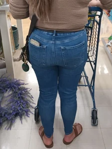 SEXY A$$ beautiful OBVLIOUS latina MATURE milf gave me a show!