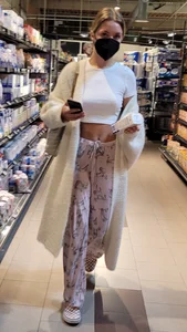 Couple of supermarket candid girls