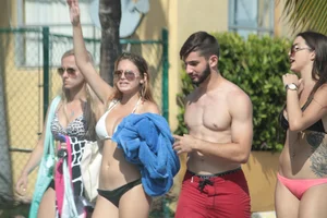 Sexy Florida beach bikini girls