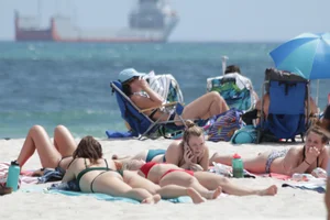 Deerfield Beach girls in bikinis