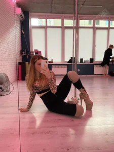 Hot blonde's erotic selfies in lingerie leaked