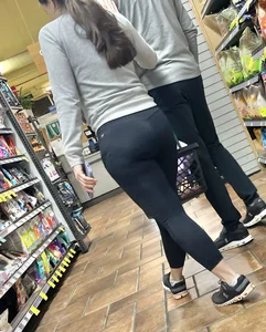 Grocery stores babes  {OC}