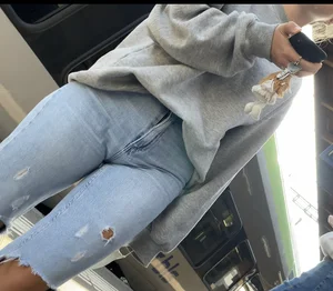 Cameltoe Closeup Creepshot of a Girl in Tight Torn Jeans