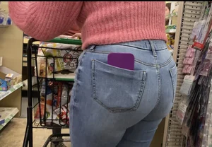 Nerdy butterface pawg with an amazing ass