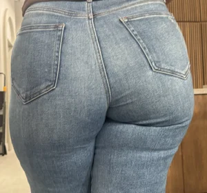 (O.C) Absolute Pawg in jeans!