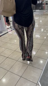 [OC] Jiggly PAWG Ass in Patterned Flares