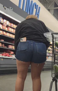 Thirst Trapping Lil Latina MILF in cutoff shorts