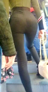 Hot Booty in Tight Pants with Skinny Legs Escalator Creepshot