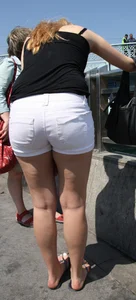 Chunky Candid Girl in Slippers and Shorts Bending Over Street Creepshots