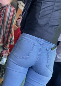 amazing ass in jeans OC