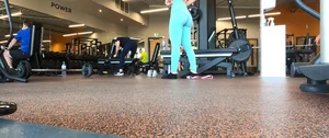 Gym blonde in turquoise leggings notices me and doesn’t mind, even moves in front of me later for some close-ups