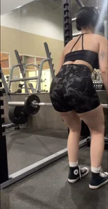 Big booty in legging shorts a must see!