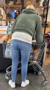 Blonde milf in tight jeans at the store creepshots