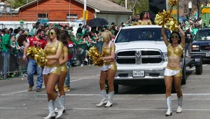 Candid cheerleaders