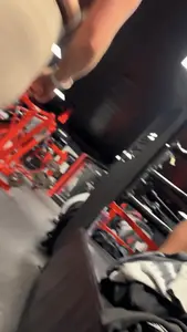 Fat Cameltoe at the gym!