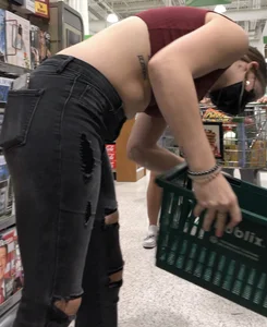 Latina in Maroon crop top and tight black jeans