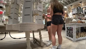 Thick bubble babe / Not OC