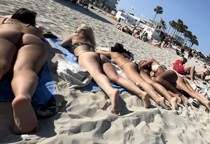 Danish Mermaids at the beach + Large PAWG