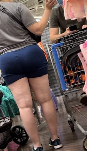 Pawg Mom