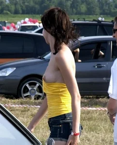 Candid boobs, nip slip and downblouse pics