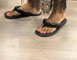 Large collection of candid girls' legs and feet in public places