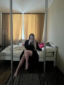 Hot blonde's erotic selfies in lingerie leaked