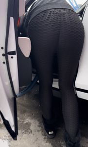 CARWASH COLLEGE PAWG IN TIKTOK LEGGINGS. CLOSEUPS BENT OVER.  (OC) (BUBBLE BOOTY)