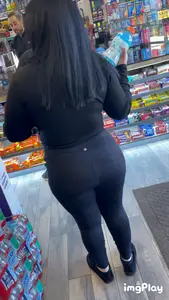 Thicc PAWG butterface in Leggings (OC)