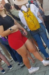 Big peach in shorts leggings, cute white girl