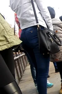 Sexy milf with a nice ass in tight jeans