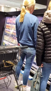 Blonde Candid Girl in Jeans at the Supermarket Creepshots