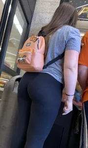 Round Bubble vpl on gamer chick!