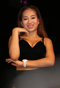 Lamyai's candid Thai concert girl in shorts
