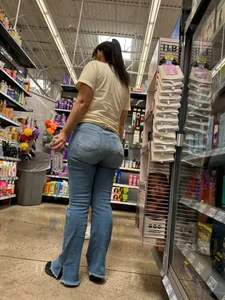 Mature Series | BIG LATINA ASS IN JEANS