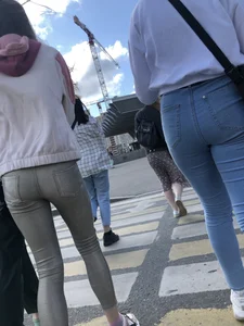 Awesome Butt in Tight Blue Jeans on a Crosswalk Creepshots Gallery