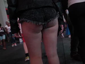 Girl in NYC showing her ass cheeks in denim shorts