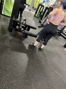 Gym PAWG Pt2 (nike pro leggings, juicy booty(oc))