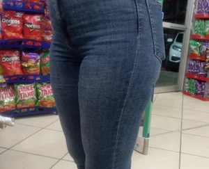 Amazing girl bubble butt in tights jeans