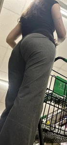 Petite chic w nice ass gobble in sweats‼️