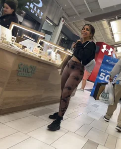 Fit Latina shopping (oc)
