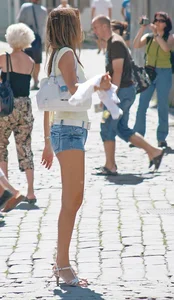 Street Candid - Girl in Mini-Shorts with Skinny Sexy Legs
