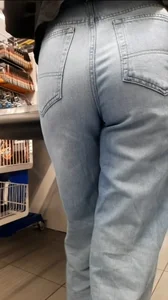 Tiny butt at the checkout