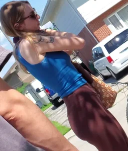 Tight booty with major vpl in leggings