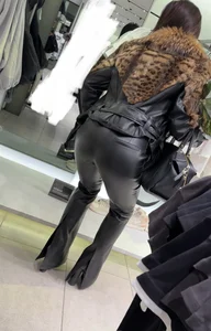 (OC) SQUAT GIFs Pretty MILF Christmas Tree In Leather Pants