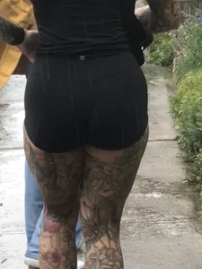 Juicy ass in tight booty shorts