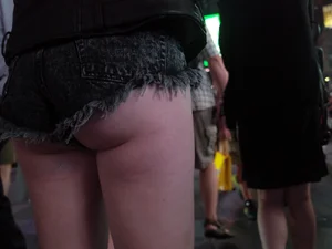 Girl in NYC showing her ass cheeks in denim shorts